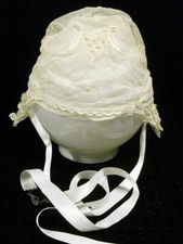 ANCIEN BONNET BÉBÉ BAPTÊME FIL BRODERIE DENTELLE TULLE RUBAN COIFFE ENFANT