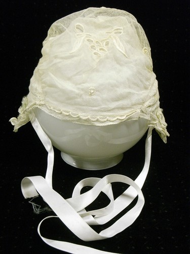 Ancien bonnet bébé - 🇫🇷,