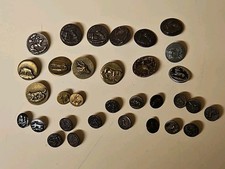 Lot 32 anciens boutons de