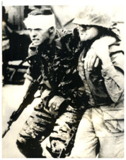 Vietnam, Guerre de Khe Sanh  Marines U.S Vintage silver print. Tirage argentiq