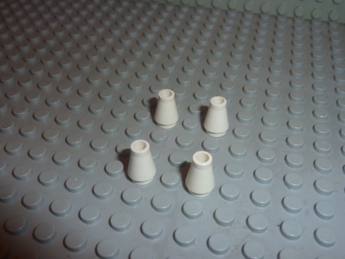 White cones ref 4589 - x,