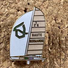Pin’s Voilier Course Route Du Rhum Sponsor Région Ht Normandie Signé Lisfranc