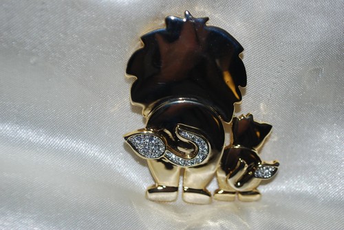 Golden lion cub pin - &,