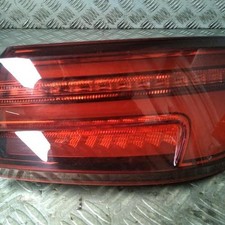 Feu arriere principal droit