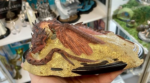 Weta smaug king - weta, under