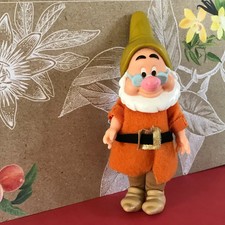 17 ⚜️ Figurine Prof