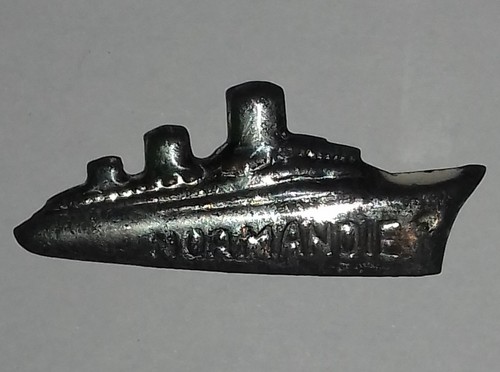 Broche paquebot le normandie - ",