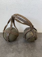 2 Anciennes Boules Lyonnaises Et Son Support Cuir Lanière Deco Jeu Pétanque