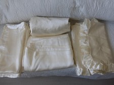 parure draps satin beige clair 100% polyester pour lit 140cm  : drap 2,40x3m,