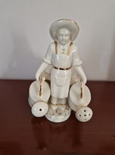 ancien serviteur ou saleron sel poivre moutarde forme jardinier avec arrosoirs