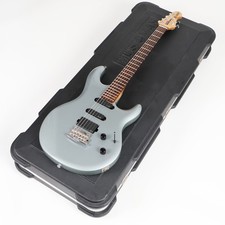 Guitare électrique d'occasion MUSIC MAN LUKE Luke Blue fabriquée en 2007 3,40...