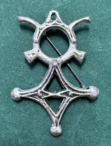 Insigne croix agades non - croix,