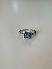 White gold ring Suarez with siamonds and a topaz