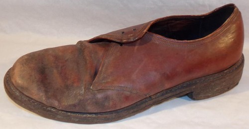 Une chaussure sortie - de,