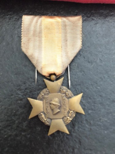 Ancienne médaille des