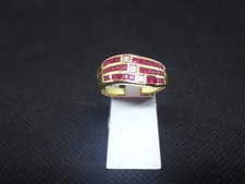 Bague en or jaune 750/ème de 4.15g, rubis, diamant