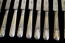 12 petits couteaux entremet