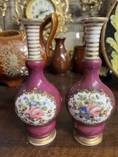 Paire de Vases à Panse Godronnée en porcelaine de Paris à Réhaut Doré Napoléon 3