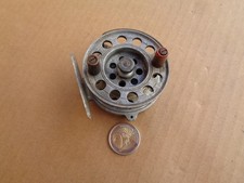 Ancien moulinet de pêche a la mouche sans marque tout en aluminium .