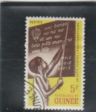 L7468 GUINEE Timbre Y&T N° 111 de 1962 " Ecolier au tableau noir  " Oblitéré