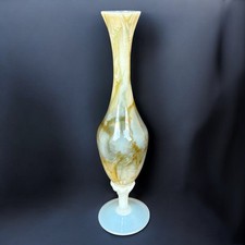 Vase en opaline blanche