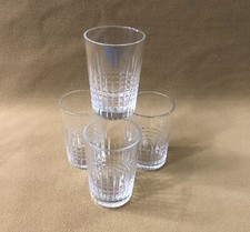 1 gobelet / verre apéritif en