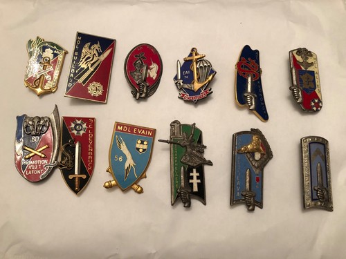 Lot 12 insignes - de,