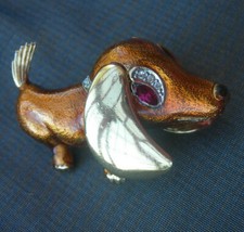 D'ORLAN BROCHE plaqué or CHIEN TECKEL ou BASSET émail et strass Swarovski BROOCH