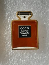 Pin's Parfum Coco Chanel. Paris. Broche Bijoux Luxe