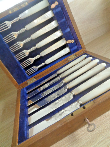 Couteaux fourchettes en - et,