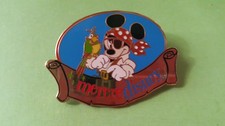 Pin's Disney  MERCREDISNEY Mickey Pirate et Perroquet cast member lanyard T.B.E