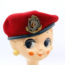 BERET rouge + insigne