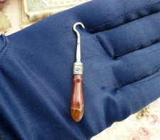 ANCIEN CROCHET TIRE LACET