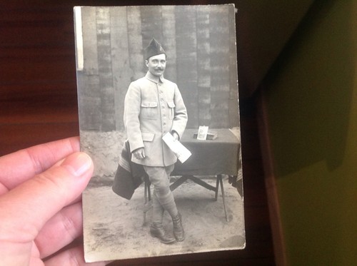 Belle photo un militaire - cp, d'un