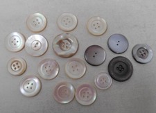 Lot de 17 Boutons anciens en