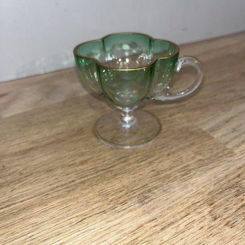 Petite tasse sur pied - tasse,