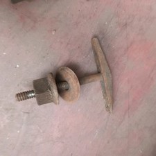  vis  maintien de guichet de