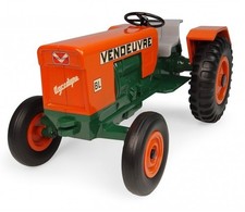 UNIVERSAL HOBBIES - tractor -