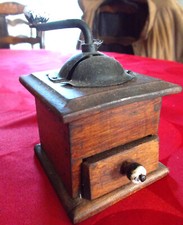 Petit moulin à café ancien