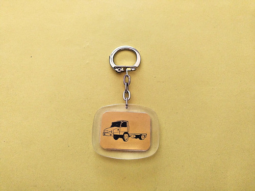 Ancien porte clé camion - porte,