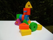 8⚜Jouet A Manipuler Jeu D’éveil Fisher Price Complet 14 Blocs Colorés Et 4 Axes
