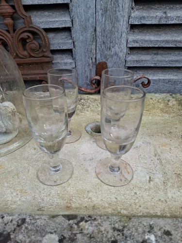 Anciens verres pied h 14 - , h.