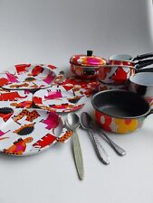 Grand lot de DINETTE VINTAGE en métal fleur animaux casserole assiette 17 pièces