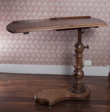 Table de lit ou table de chevet.