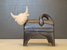 France - Taureau en céramique