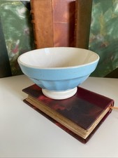 Ancien bol à facettes bleu
