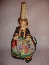   Poupée PHILIPPE folklorique