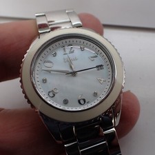 ELEGANTE MONTRE FEMININE TITUS NACRE A GUICHET DATE  ,TBEG & FONCTIONS