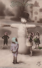 Carte postale Bonne Année - Le Bonhomme de Neige et les enfants.