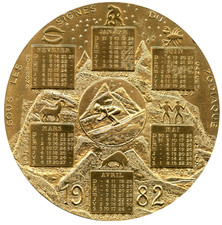 FRANCE 1982 CALENDRIER ZODIAQUE MONTAGNES MÉDAILLE BRONZE DORÉ 95MM 386G